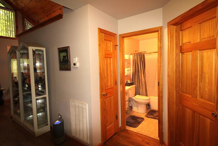 Guest Bath Listing photo 13