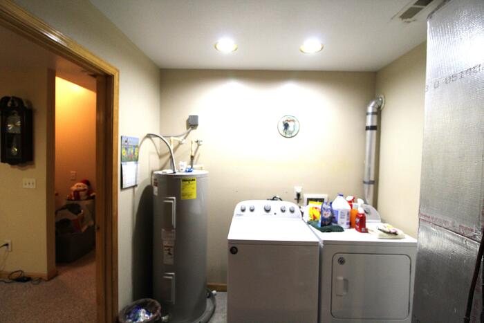 Laundry Room Listing photo 21