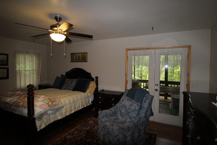 Master Bedroom Listing photo 8