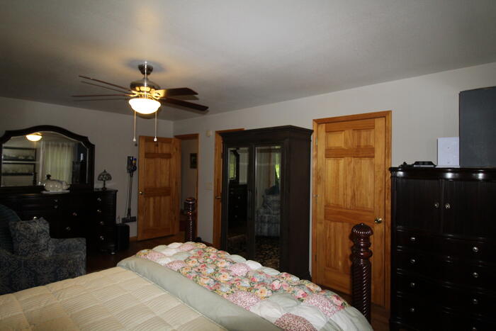 Master Bedroom Listing photo 9