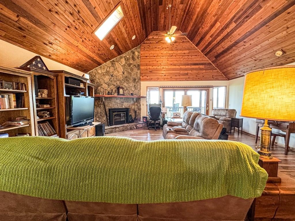 Listing photo 15